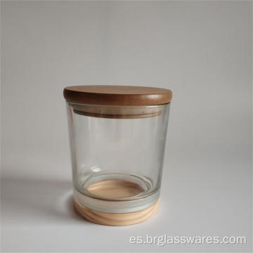 tarro de vela de vidrio con tapa de madera y fondo de madera
